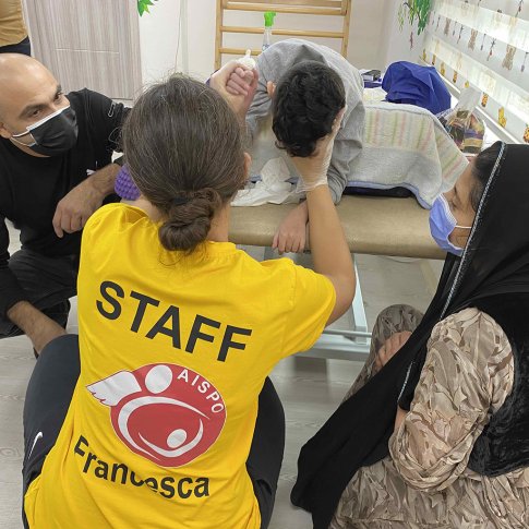 Accesibilidad, inclusión y calidad de los servicios sanitarios básicos para menores en la provincia de Duhok y la llanura de Nínive