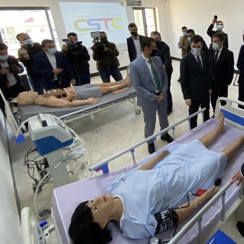 Укрепление HRH (человеческих ресурсов для здравоохранения) в провинции Духок