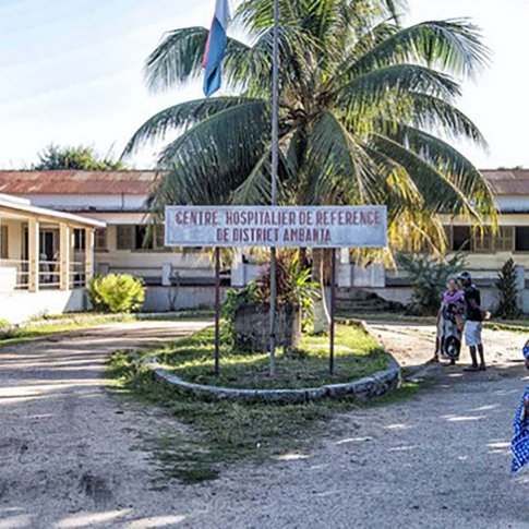 TRANO NY RENY (Дом матери) - комплексная социальная и медицинская программа для нуждающихся молодых женщин в городе Амбанджа